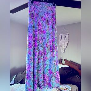Beautiful colors are in this really cute maxi skirt